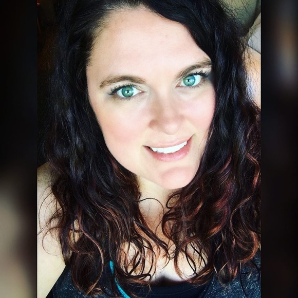 Meet your posher, Nicole! - Picture 1 of 1